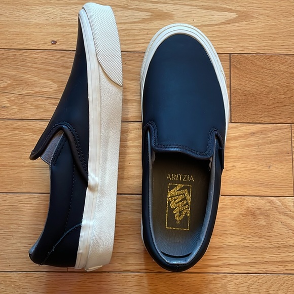 Vans / Aritzia Slip Ons - Picture 3 of 7
